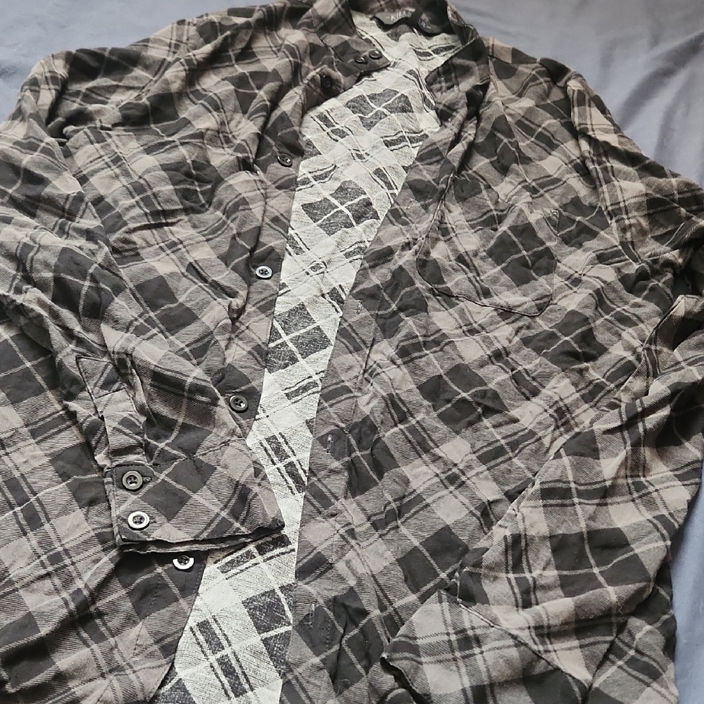 π€plaid top - Picture 3 of 4